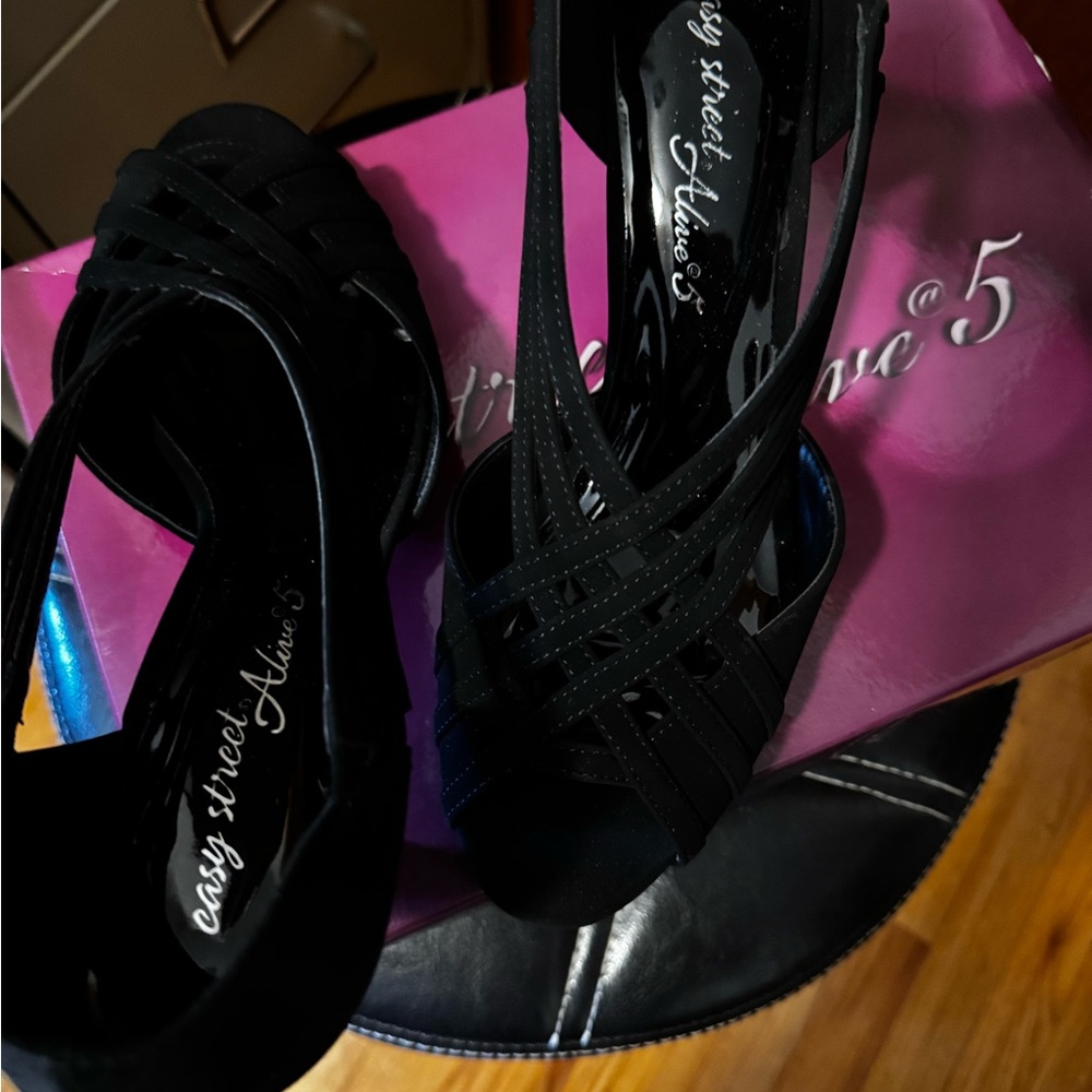 Easy Street Women's Elegant Black Heels